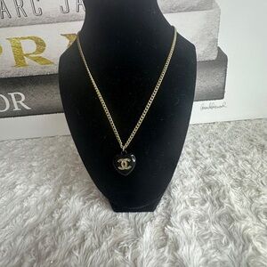 Fashion Elegant Black and Gold Pendant Necklace